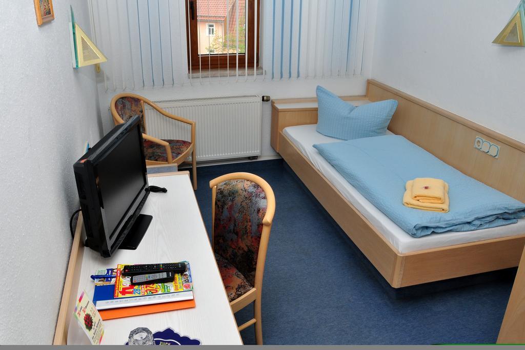 Hotel Am Hohen Schwarm Saalfeld Saale Habitación foto