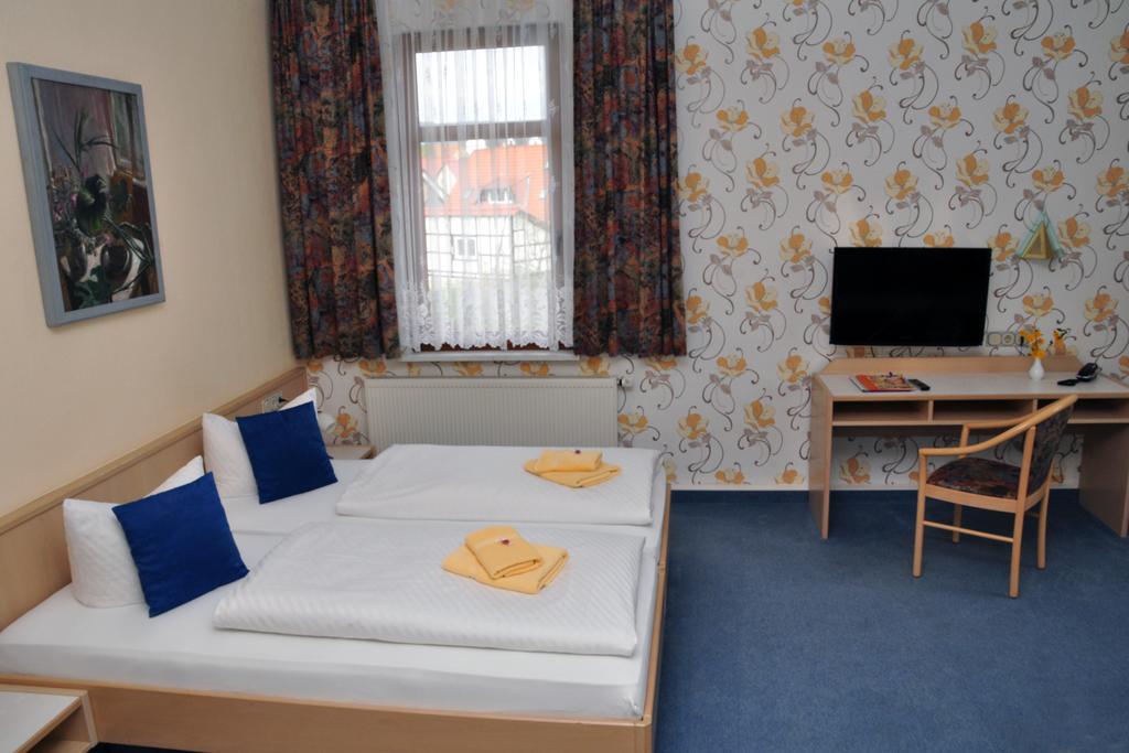 Hotel Am Hohen Schwarm Saalfeld Saale Habitación foto