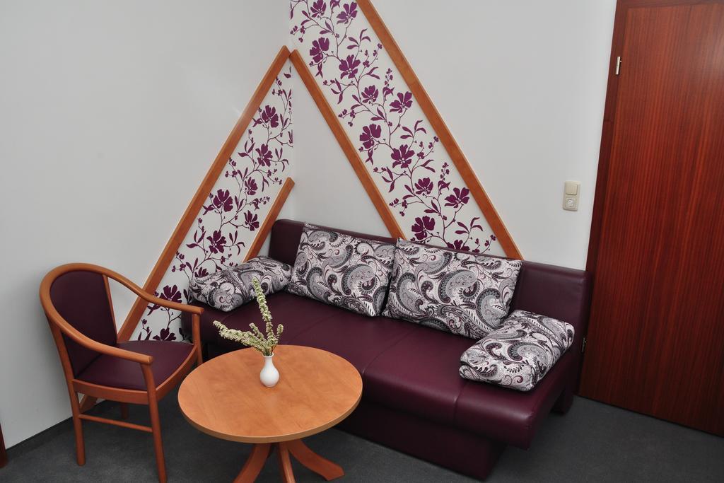 Hotel Am Hohen Schwarm Saalfeld Saale Habitación foto